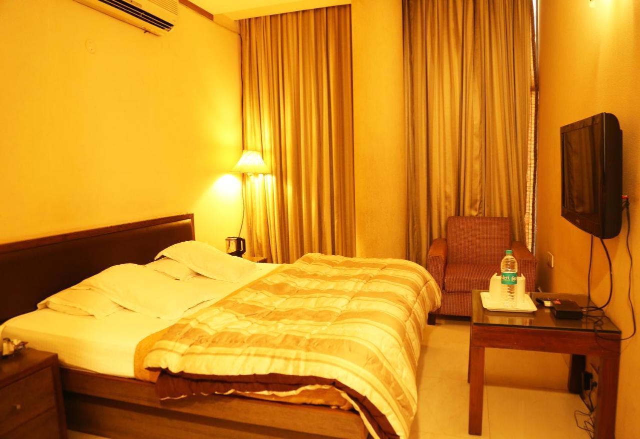 Chandīgarh Hotel H26 מראה חיצוני תמונה
